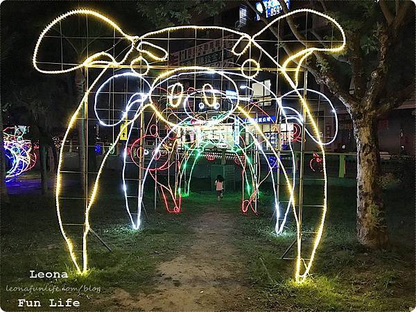 大里十九甲健康公園|可愛飛天豬、石虎花燈