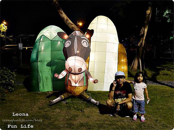 大里十九甲健康公園|可愛飛天豬、石虎花燈