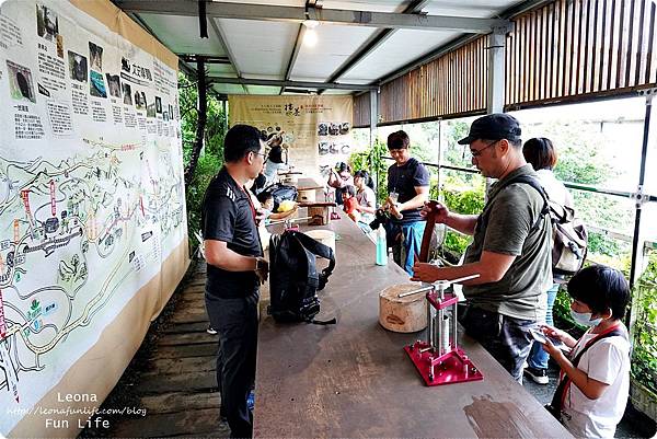 苗栗三義親子景點十六份人文茶館 勝興車站 擂茶 搗麻糬 榨苦茶油DSC00817.JPG