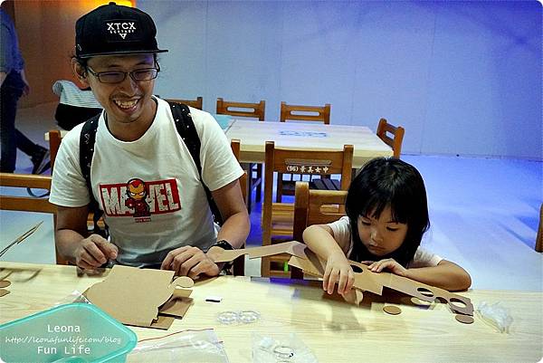 喜晶a光學觀光工廠 台中觀光工廠 台中室內親子景點 雨天備案 潭子親子景點 恐龍 布袋戲 射擊遊戲DSC08593.JPG