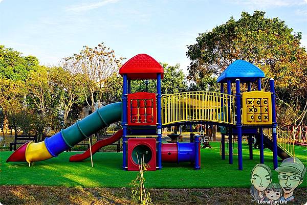 台中親子公園 太平親子景點 豐年公園兒童遊戲區 燈籠光廊 台中公園 台中景點 美樂地計畫 光明大地 IG拍照景點DSC02430.JPG