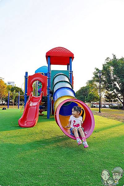 台中親子公園 太平親子景點 豐年公園兒童遊戲區 燈籠光廊 台中公園 台中景點 美樂地計畫 光明大地 IG拍照景點DSC02487.JPG