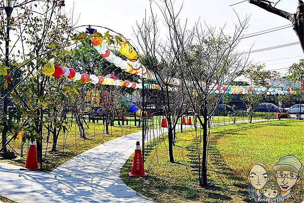 台中親子公園 太平親子景點 豐年公園兒童遊戲區 燈籠光廊 台中公園 台中景點 美樂地計畫 光明大地 IG拍照景DSC04076