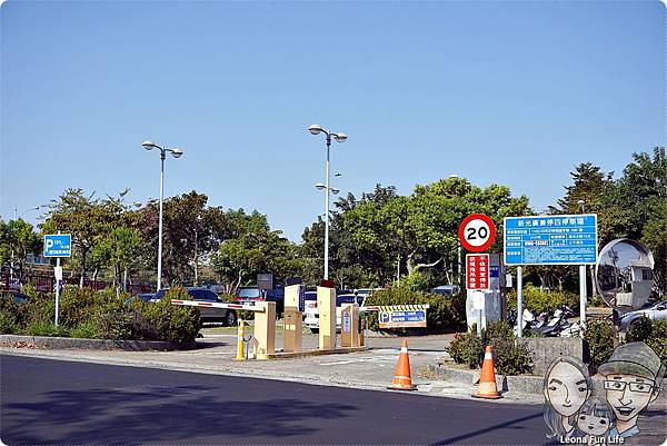 台中親子公園 太平親子景點 豐年公園兒童遊戲區 燈籠光廊 台中公園 台中景點 美樂地計畫 光明大地 IG拍照景DSC04074