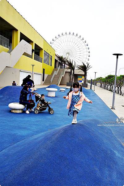 台中海線一日遊 春日賞櫻 海景摩天輪 金爸爸馬來西亞風味餐，親子設施 Mitsui Outlet Park 台中港 哺乳室 嬰兒車 兒童遊戲區 美食街 雪樂地 台中景點 行程 購物 moon star 童鞋DSC09604.JPG