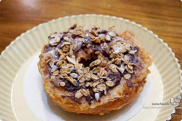 嘉義甜點店 下午茶 IG美食 嘉義脆皮dou dou甜甜圈 嘉義脆皮甜甜圈 脆皮dou dou甜甜圈菜單  嘉義炸甜甜圈  嘉義甜甜圈donut  Dou dou 脆皮甜甜圈菜單  嘉義市西區忠義街26號 童玩店DSC01482.JPG