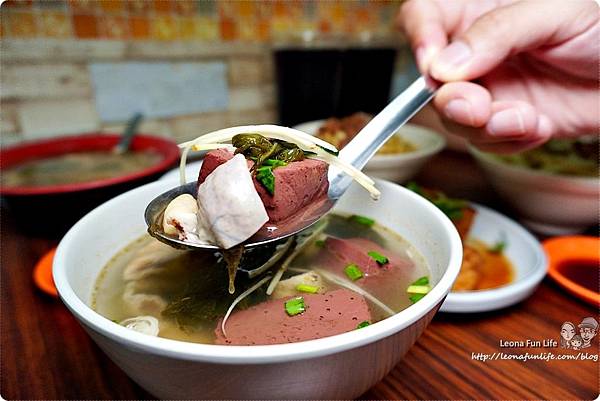 王爺魚翅肉羹 菜單 銅板美食 台中美食 台中必吃 逢甲美食 僑光美食 水湳美食 經貿水湳園區 魚翅肉羹 必吃肉羹 古早味美食 滷肉飯 水湳中國醫 水湳推薦美食 水湳早午餐水湳市場 小魚乾辣椒醬DSC02886.JPG