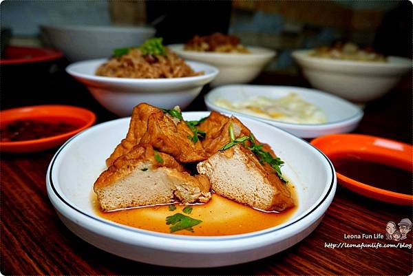 王爺魚翅肉羹 菜單 銅板美食 台中美食 台中必吃 逢甲美食 僑光美食 水湳美食 經貿水湳園區 魚翅肉羹 必吃肉羹 古早味美食 滷肉飯 水湳中國醫 水湳推薦美食 水湳早午餐水湳市場 小魚乾辣椒醬DSC02893.JPG