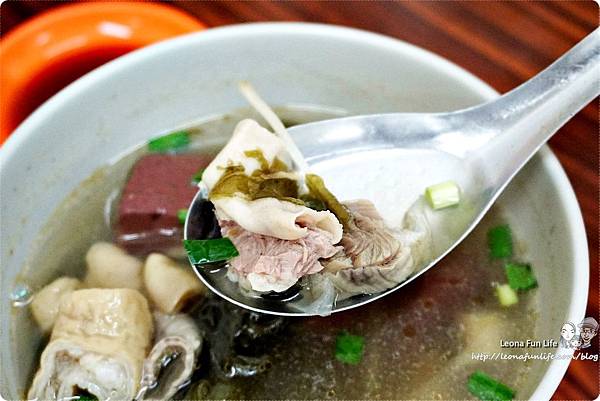 王爺魚翅肉羹 菜單 銅板美食 台中美食 台中必吃 逢甲美食 僑光美食 水湳美食 經貿水湳園區 魚翅肉羹 必吃肉羹 古早味美食 滷肉飯 水湳中國醫 水湳推薦美食 水湳早午餐水湳市場 小魚乾辣椒醬DSC02911.JPG