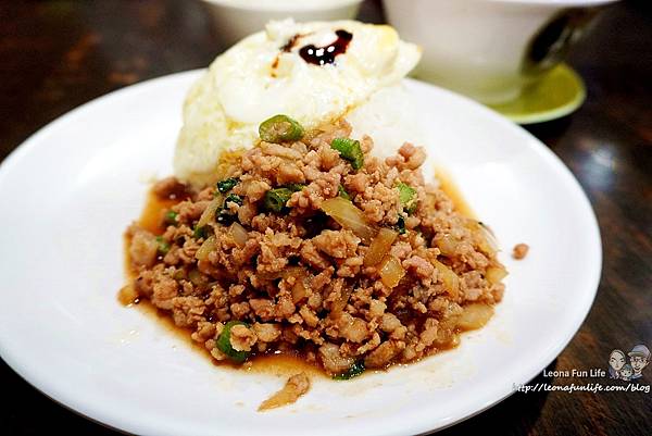 一中泰式料理 一中泰鄉味  泰鄉味菜單 平價 泰國料理 泰式奶茶 打拋肉 綠咖哩 泰奶冰淇淋 台中北區美食 一中街美食DSC07261.JPG