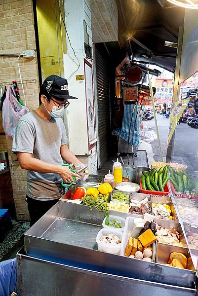 台中鹽水雞 逢甲鹹水雞  逢甲鹽水雞 台中鹽水雞推薦 逢甲夜市美食 必吃 四川麻辣 泰式 韓式炸雞DSC01819.JPG