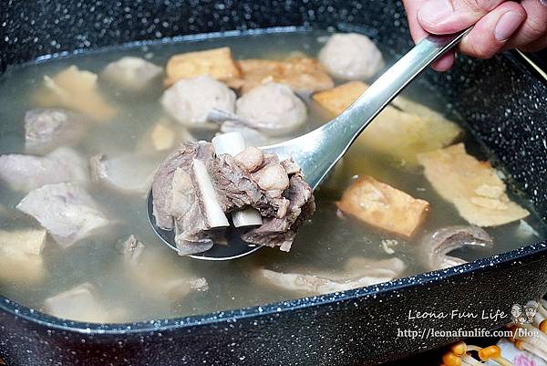 大隆路黃昏市場 大衛廚房 大隆路黃昏市場 熟食 清燉羊肉爐 酸菜白肉鍋 葷素菜大隆路美食 大隆路黃昏市場攤位 大隆黃昏市場滷味1DSC06347.JPG