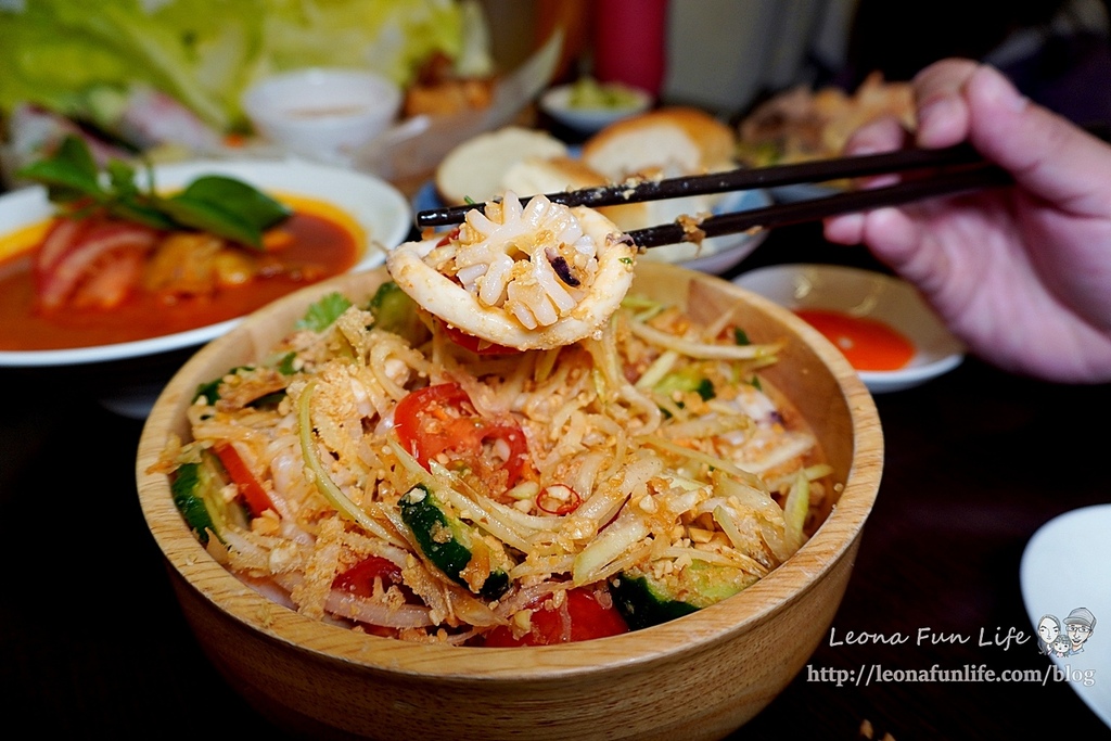 台中大里美食 越好吃越南料理 越好吃 大里越南料理 台中越南料理 台中美食 大里越南美食 台中越南美食 異國美食 酸辣涼拌三鮮 海陸炒麵 越式拿鐵1DSC03314.JPG