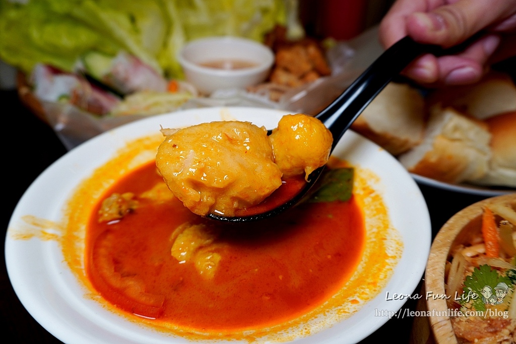 台中大里美食 越好吃越南料理 越好吃 大里越南料理 台中越南料理 台中美食 大里越南美食 台中越南美食 異國美食 酸辣涼拌三鮮 海陸炒麵 越式拿鐵1DSC03324.JPG