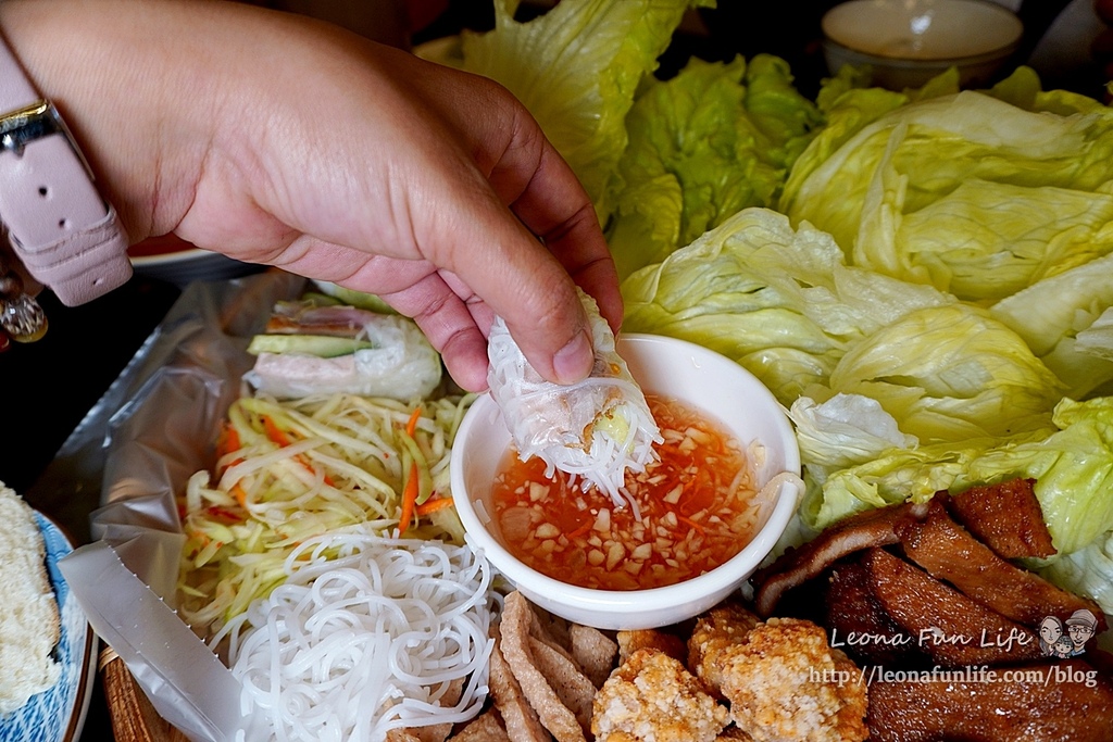 台中大里美食 越好吃越南料理 越好吃 大里越南料理 台中越南料理 台中美食 大里越南美食 台中越南美食 異國美食 酸辣涼拌三鮮 海陸炒麵 越式拿鐵1DSC03402.JPG