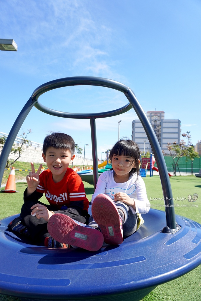 台東親子景點東海運動公園-太平溪旁享受陽光綠地的休閒好去處，還有桌球館、羽球館、籃球場喔!!免費景點DSC03851.JPG