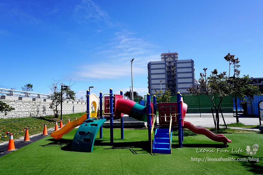 台東親子景點東海運動公園-太平溪旁享受陽光綠地的休閒好去處，還有桌球館、羽球館、籃球場喔!!免費景點DSC03861.JPG