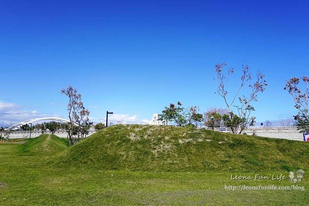 台東親子景點東海運動公園-太平溪旁享受陽光綠地的休閒好去處，還有桌球館、羽球館、籃球場喔!!免費景點DSC03879.JPG