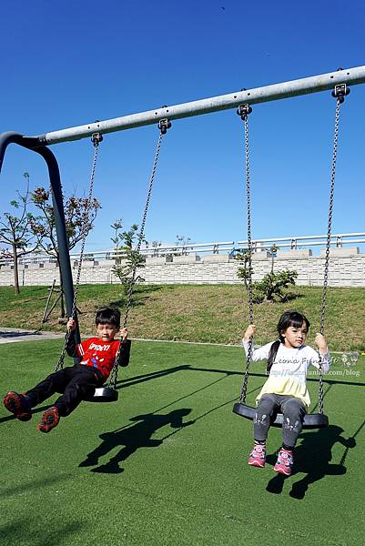 台東親子景點東海運動公園-太平溪旁享受陽光綠地的休閒好去處，還有桌球館、羽球館、籃球場喔!!免費景點DSC03894.JPG