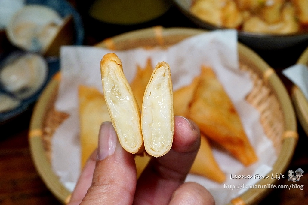 台中捷運美食 文新崇德站 泰小葉菜單 泰式料理  泰式料理台中 平價泰式料理 泰式料理cp值 內用限定 涼拌酸辣蛤蠣 辣醬香腸DSC07075.JPG