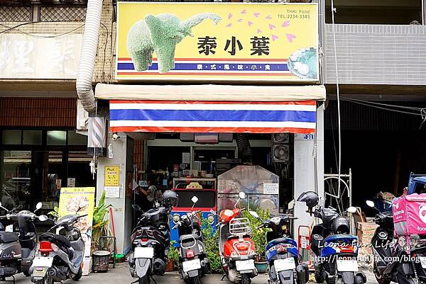 台中捷運美食 文新崇德站 泰小葉菜單 泰式料理  泰式料理台中 平價泰式料理 泰式料理cp值 內用限定 涼拌酸辣蛤蠣 辣醬香腸DSC07109.JPG