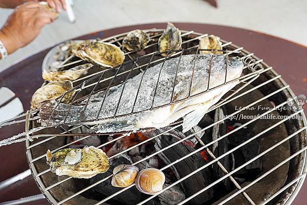 向禾休閒漁場(蔡牽海盜村)-摸蛤、釣魚、烤蚵、划船，化身海盜體驗最鮮海味嘉義東石親子景點養嘉湖口幸福公車DSC06789.jpg