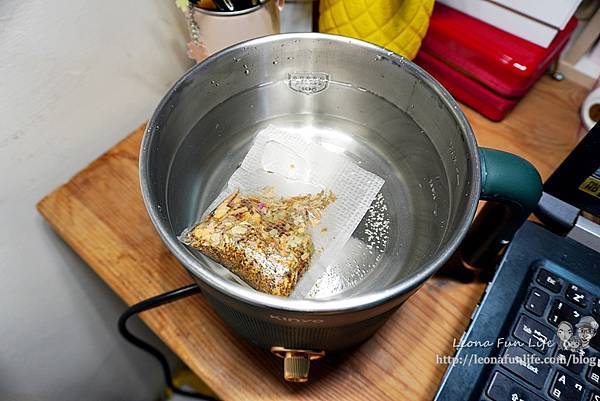 kinyo 復刻時尚美食鍋-小套房、soho族必備，絕美外型個人鍋，操作簡單不佔空間團購優惠生活小家電DSC02077-21.jpg