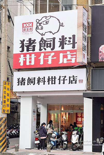 豬飼料柑仔店台南爆紅油漆桶告白爆米花in台中逢甲，逗趣巨大包豬飼料袋裝滿古早味零食，送禮自用兩相宜DSC06024-21.jpg