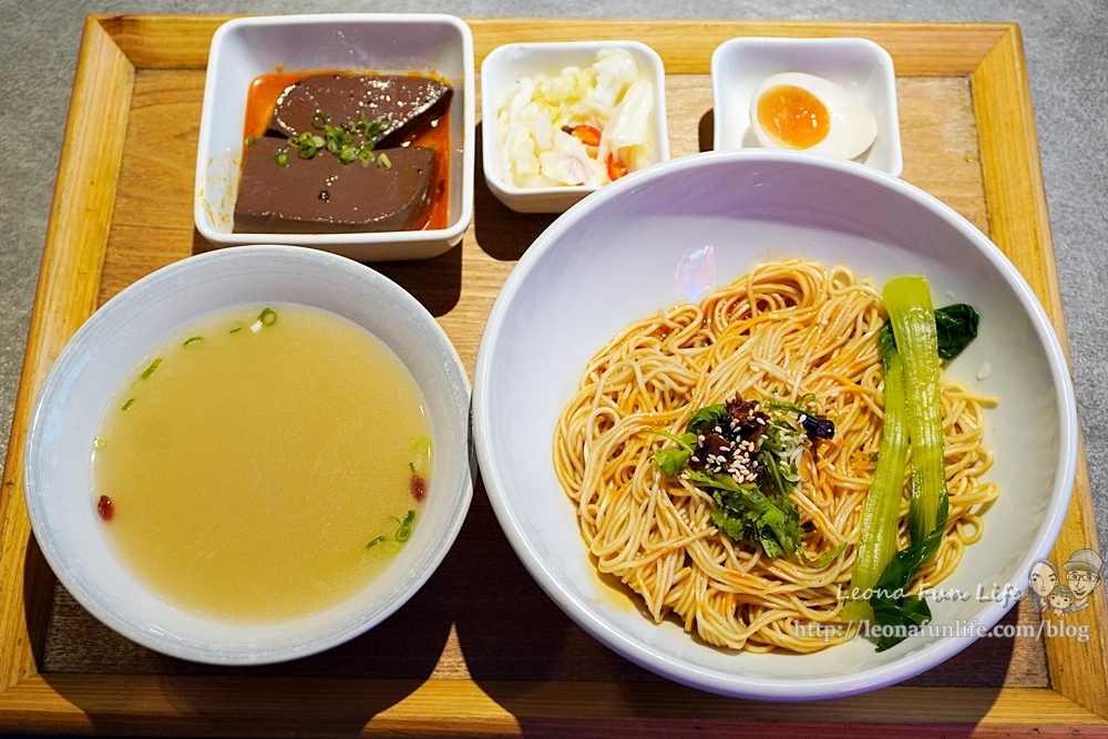 逢甲美食人生麵館人氣麻辣拌麵 麻辣滷味 菜單LeonaDSC01673-2.jpg