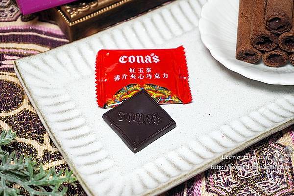 宅配團購美食Conas 妮娜巧克力-超薄薄片夾心巧克力DSC03444-2.jpg