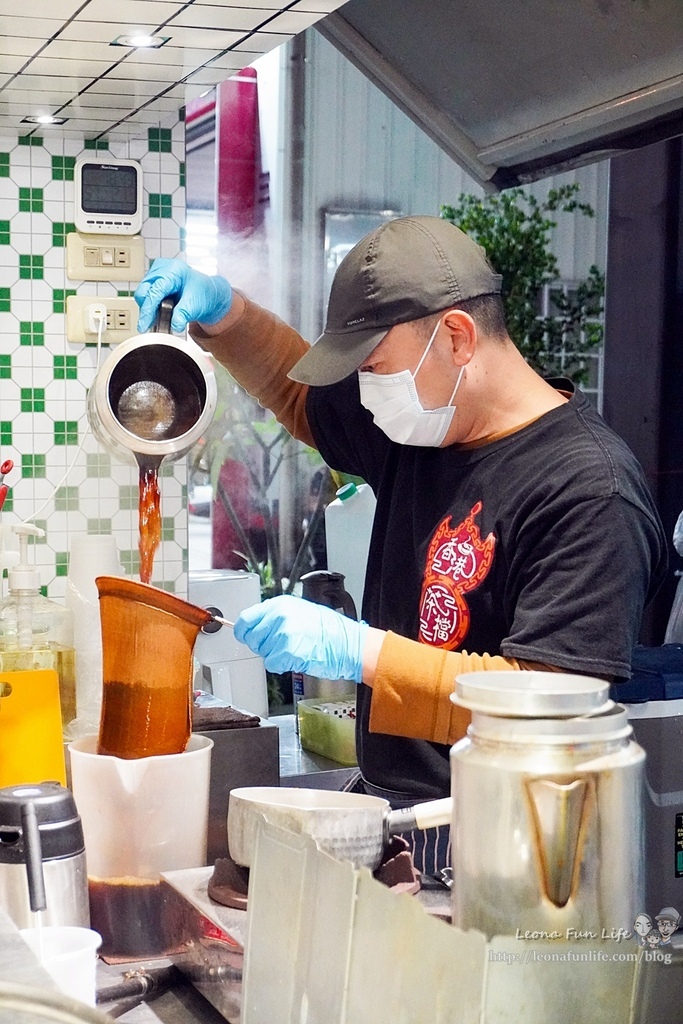 台中美食茶檔香港道地小吃飲料鹹檸七絲襪奶茶現點現沖DSC06523-2.jpg