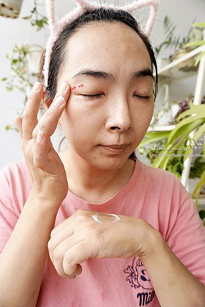嬌蘭全新皇家蜂王乳雙導眼部精華DSC01052_副本.jpg