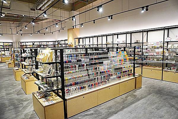 台中新景點 最美蔦屋書店進駐LaLaport Book&CafeDSC05274-2.jpg