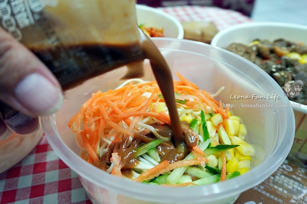 台中涼麵 十甲路美食饑廠涼麵-十甲店 泡菜燒肉DSC00215.JPG