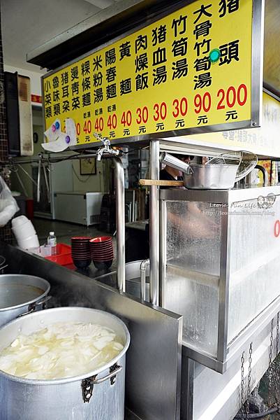 台中美食豬頭三排隊美食炸粿蚵嗲竹筍大骨湯DSC00411.JPG