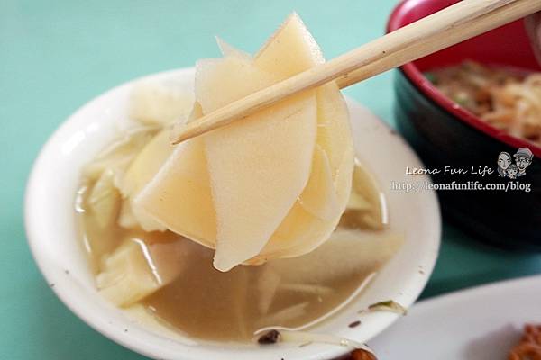 台中美食豬頭三排隊美食炸粿蚵嗲竹筍大骨湯DSC00429.JPG