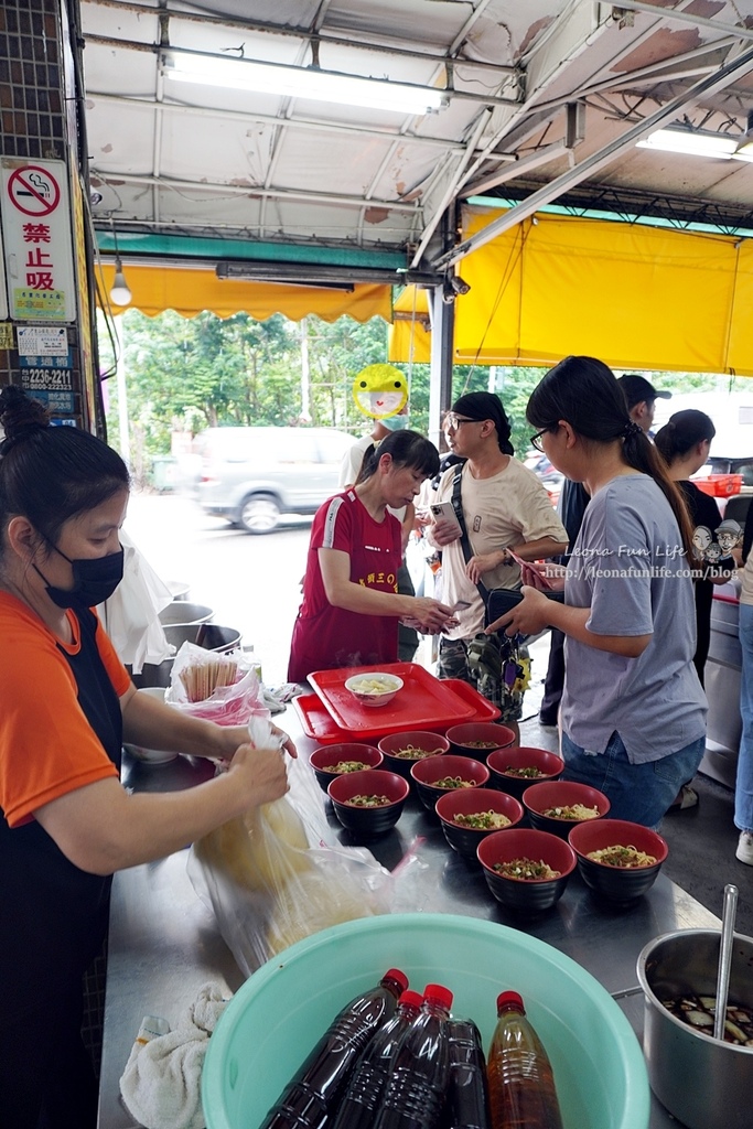 台中美食豬頭三排隊美食炸粿蚵嗲竹筍大骨湯DSC00421.JPG