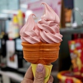 711草莓開運霜饗霜淇淋超商美食DSC03695.JPG