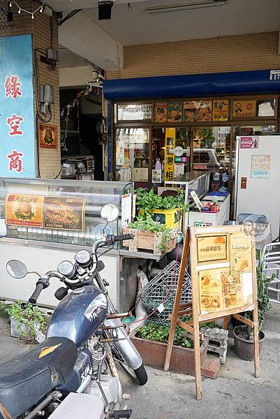 台中咖啡廳綠空咖啡復古小店相機行DSC00354.JPG