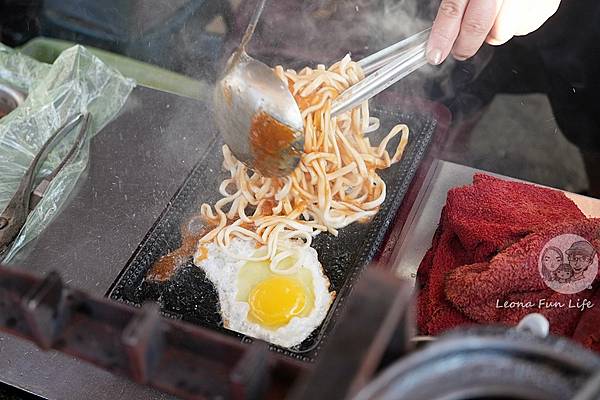 台中九號夜市來客牛排推出35oz比臉大鐵板牛排DSC08288.JPG