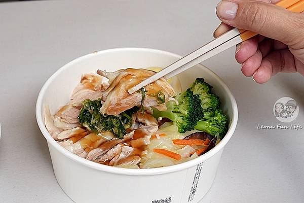 台中北區景點美食榮華富櫃市集攤位介紹志氣雞飯海南雞便當DSC02530.JPG