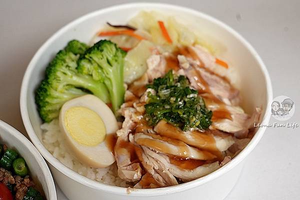 台中北區景點美食榮華富櫃市集攤位介紹志氣雞飯海南雞便當DSC02526.JPG