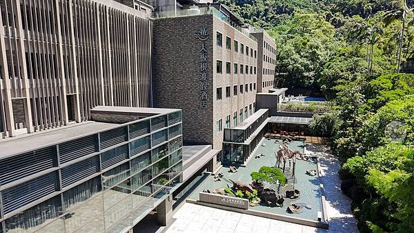 親子泡湯新選擇！觀景溫泉家庭套房開箱-山景、綠意、美人湯一次擁有大板根森林度假酒店dji_fly_20250610_101616_0012_1749523142832_photo-2.jpg