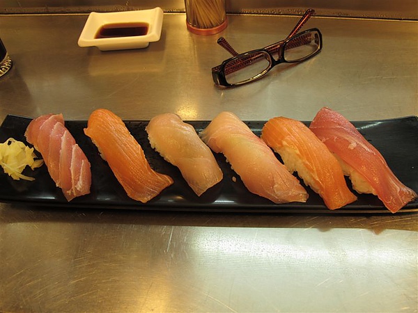 基隆廟口夜市日本料理~綜合握壽司 基隆廟口夜市日本料理~綜合握壽司