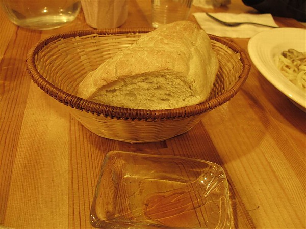 ciao bella義大利麵 麵包佐油醋醬.JPG ciao bella義大利麵 麵包佐油醋醬.JPG