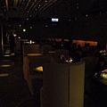 【人間】這是黑漆漆的Lounge區。o(‧"‧)o