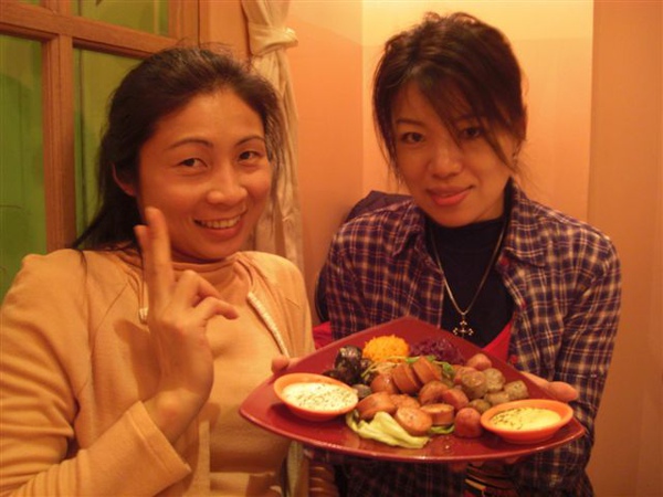 青青和Lulu....每份餐點都超大量！