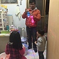 2016.02.29-020孩子們也很喜歡他.jpg