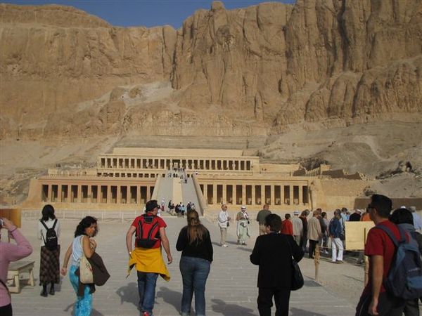 Al-Deir Al-Bahari Temple1.JPG