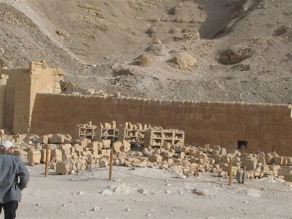 Al-Deir Al-Bahari Temple5.JPG